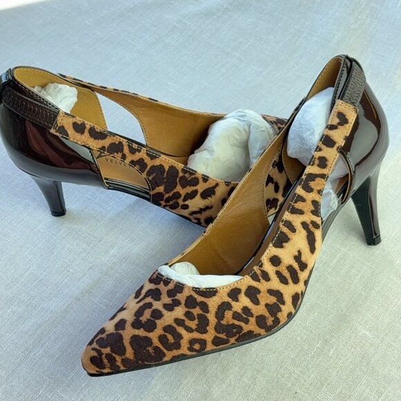 Leopard Print Pumps Sz 9 Kitten Heel Midnight Velvet Patent Brown NWOT No Box - Picture 1 of 8